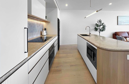 Shell Cove Apartment | Harbourside Delight - Waterfront Oasis