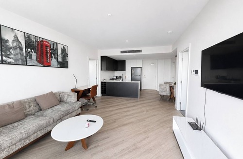 Southport Apartment | Heart of Southport 2BR | Near Tram and Pacific Fair