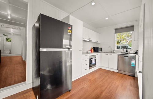 West End House | Heritage Family Home|Heart of West End|CBD & River