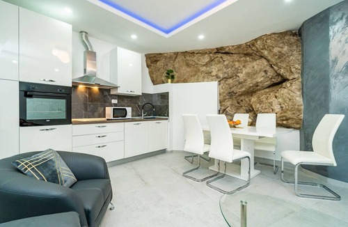 Molunat Apartment | Hidden Gem Apartment - Two Bedroom Apartment with Terrace and Sea View
