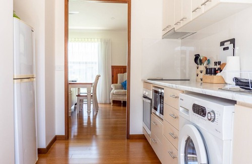 Currimundi House | Hills End Currimundi - Self Contained - Walk to Lake and Beach