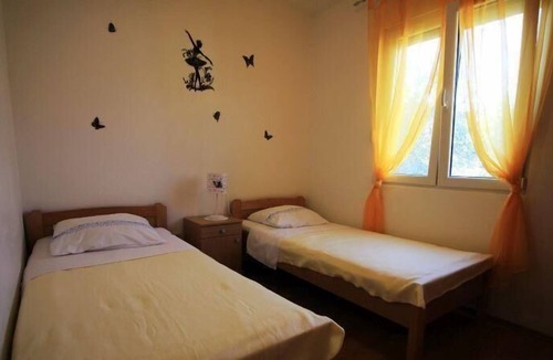 Vinisce Apartment | Holiday apartment Vinišće for 2 - 4 persons with 2 bedrooms - Twin house