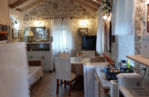 Konavle House | Holiday Home Kamenice - One Bedroom Holiday Home with Terrace