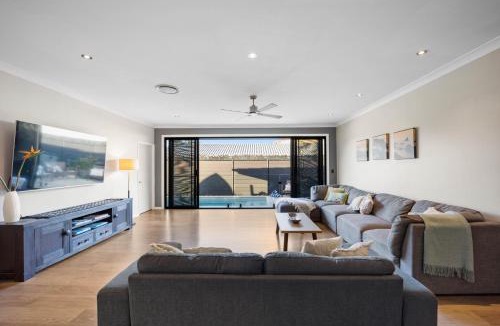 Gold Coast House | Homestead Spacious home for 12 with pool