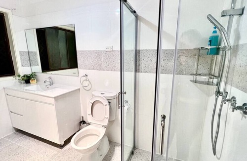 Hornsby House | Hornsby 5BR Peaceful Oasis with Wifi & Garage