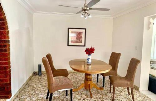 Chatswood Villa | House in Chatswood Comfortable, Excellent value