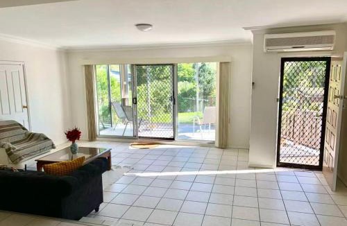 Chatswood Villa | House in Chatswood Comfortable, Excellent value