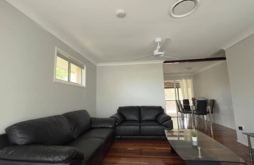 Riverview House | House with huge back yard and side access, 15 Beds