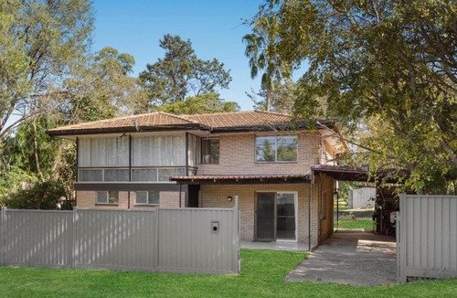 Riverview House | House with huge back yard and side access, 15 Beds