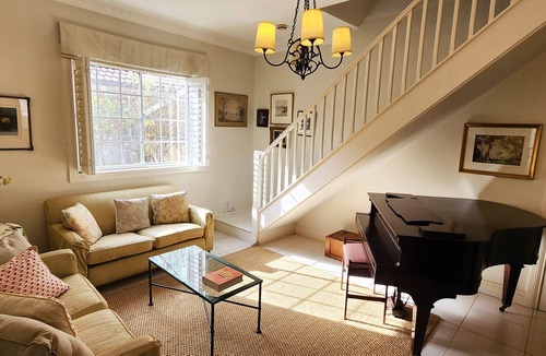 Rosebery House | Huge Family Home on City's Fringe with Parking + Air Conditioning