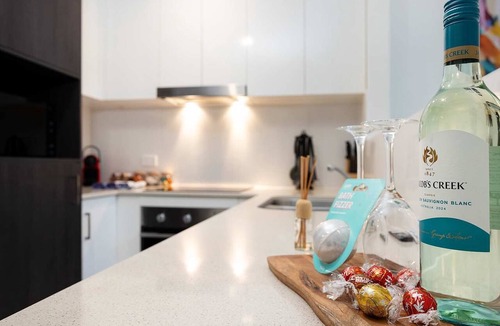 Wooloowin House | Huge Townhouse|5km City & Airport|3 Bathrooms