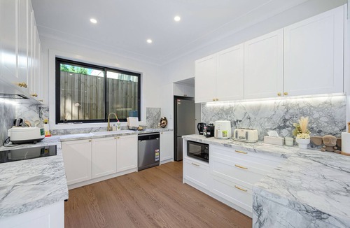 Mosman House | Iconic Mosman Waterview House | Modern Comfort Meets Scenic Beauty