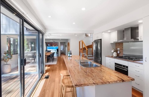 Macmasters Beach House | Infinity Pool · Walk to Beach · Sleeps 10