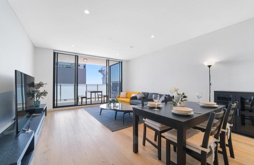 Burwood Apartment | Japandi 2BR 1 CAR w KING BED Nr Station & Eats & CBD