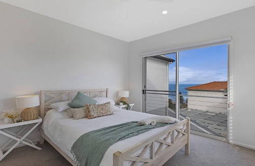 North Avoca House | KAILANI - OVERLOOKING CAPE THREE POINTS AND NORTH AVOCA BEACH