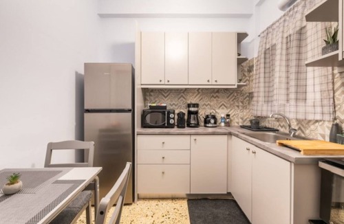 Ampelokipoi Apartment | KalaGans Cosyhome: 2R Apt, w/balcony, near 2 Metro St., close to city center
