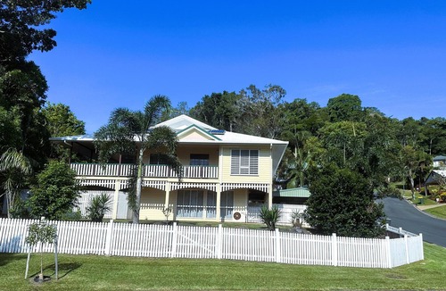 Brinsmead House | Kalani-The Heavens View House. “Kalani: the heavens, symbolising peace, beauty.”