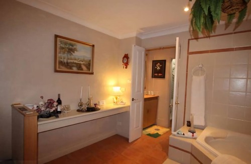 Blackheath Bed & Breakfast | Kalimna Spa Room | Close to the village of Blackheath with FREE continental breakfast