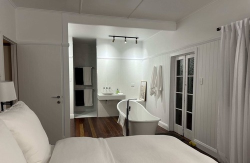 Ravensbourne House | Kenti's Cottage - Three Bedroom