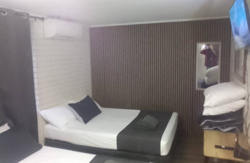 Hamilton Bed & Breakfast | Kingsford Riverside Inn