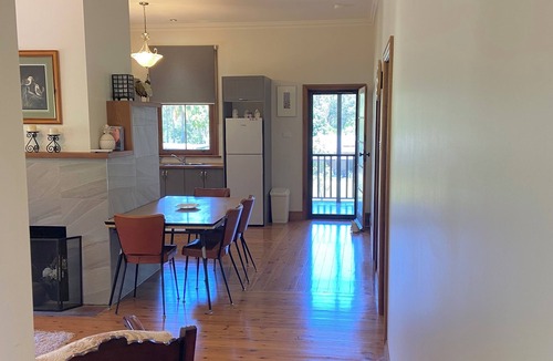 Bensville Cottage | Kookaburra Cottage 5 mins to beaches, national park, cafe's on the Central Coast