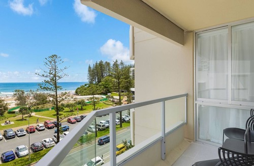 Coolangatta Apartment | Kooringal Unit 15 Great location right on Greenmount Beach with ocean views