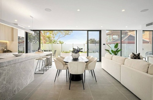 Kyle Bay House | Kyle Bay House - Luxury New Build 4 Bed, Steps to the Water