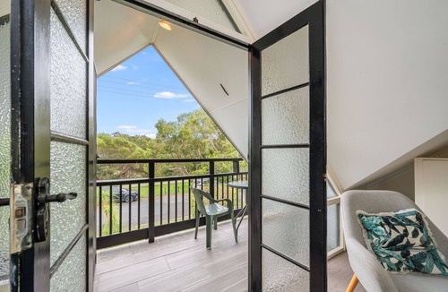Currimundi House | Lakeside House Family Escape | Walk to Beach & Lake