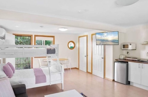 Cootharaba House | Lakeside Retreat Summ