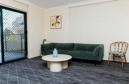 Oak Flats Hotel | Lakeview Hotel Motel