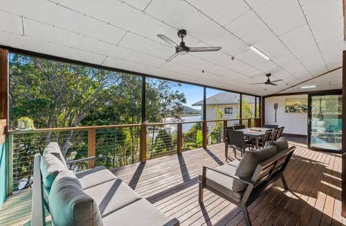 Hastings Point House | Large Beach Retreat with Ocean Breeze & Style