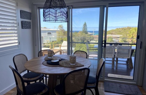 Bawley Point House | Lavish Home 4mins to the beach Pet- Friendly House