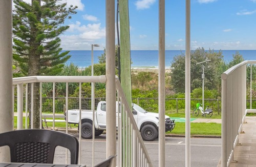 Bilinga Apartment | Legacy 4 - Bilinga North Kirra Beachfront - Min. 3 Night Stays!