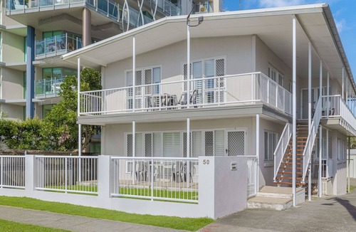 Bilinga Apartment | Legacy 4 - Bilinga North Kirra Beachfront - Min. 3 Night Stays!
