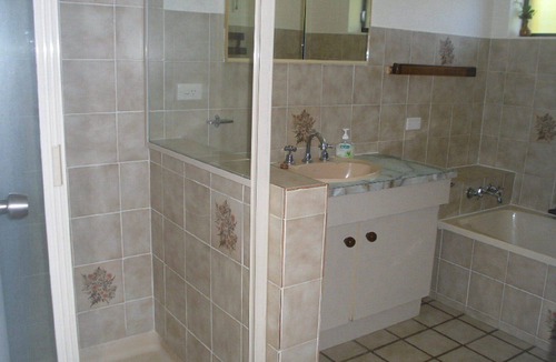 Bellara House | Light, Airy 1st Floor Unit - Marbrin Close, Bellar