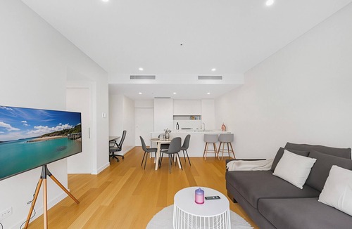 Macquarie Park Apartment | Light-Filled 2-bedroom apartment in Macquarie Park with Parking pool and gym