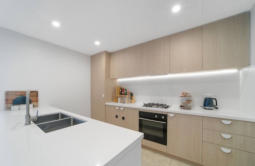 Marrickville Apartment | Light-Filled Homey 2BR Free Parking