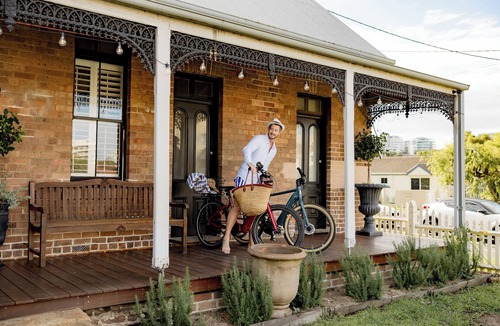 Wollongong CBD Cottage | Little Milton restored Heritage Cottage 5 minutes walk to Harbour, Beaches & CBD