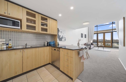 City East Apartment | Loft-Style CBD 1-Bed with Rooftop Terrace & BBQ