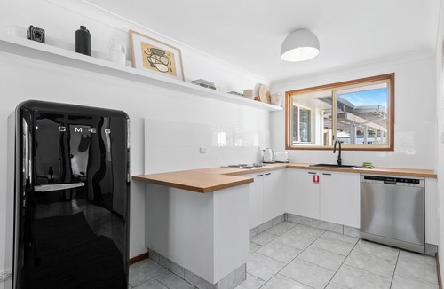 Lovedale House | Lovedale Lodge up to 45 guests|11 bedroom|acres| heated pool &spa and games shed
