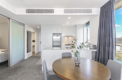 Chatswood CBD Apartment | lovely 2 bds in heart chatswood free parking