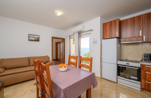 Komarna Apartment | Lovely apartment in Komarna with WiFi