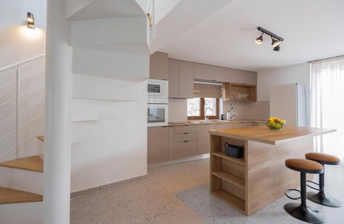 Vrgorac House | Lovely home in Vrgorac with WiFi