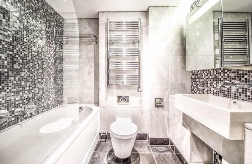 Isle of Dogs Apartment | Lovely Millharbour Canary Wharf Apartment