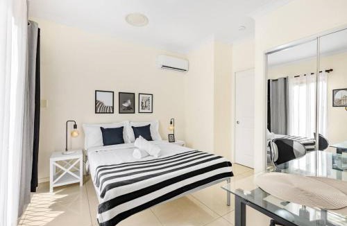 Sunnybank House | Lovely Tiny Home at Sunnybank CBD On Street Parking