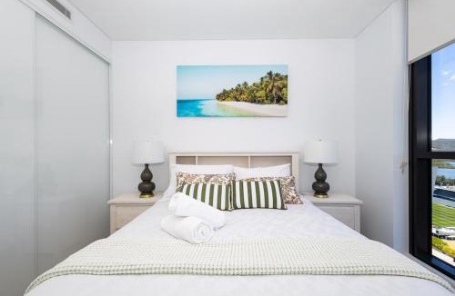 Gosford Apartment | Lux Lakeside Stay