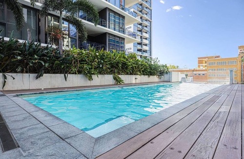 Milton Apartment | Luxe 1Bd | Views | Pool & Parking Walk to Suncorp