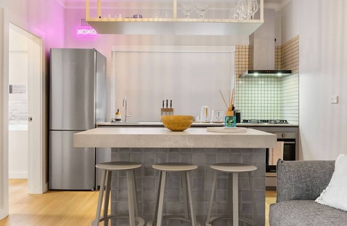 North Bondi Apartment | Luxe 2BR w Smart TV Steps from Bondi Beach