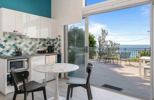 Forresters Beach Apartment | Luxe Beach Studio | Deck, Sleeps 2, Beach Walk