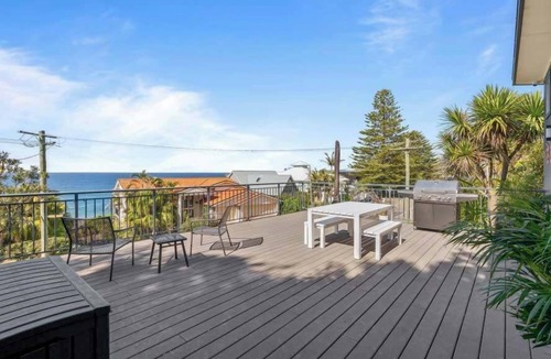 Forresters Beach Apartment | Luxe Beach Studio | Deck, Sleeps 2, Beach Walk
